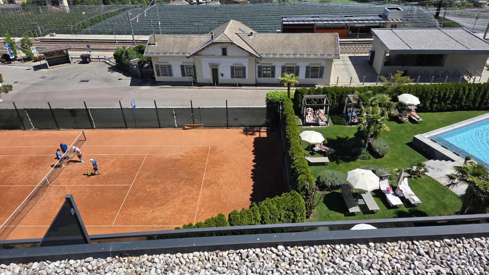 Tennisplatz 2 mit 'Bahnhof' Marling