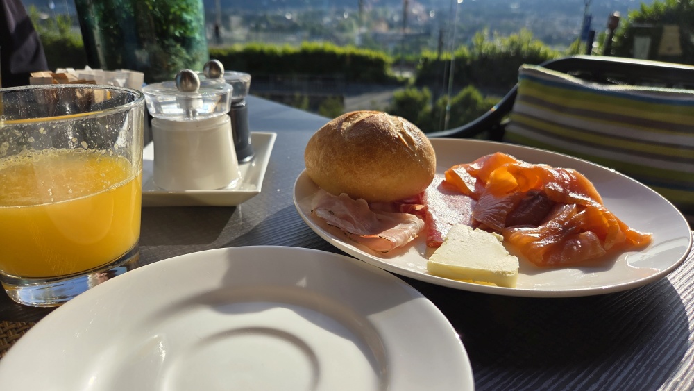 Fr�hst�ck in der Morgensonne